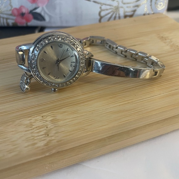 Elegant Silver Women's Watch - Picture 4 of 5
